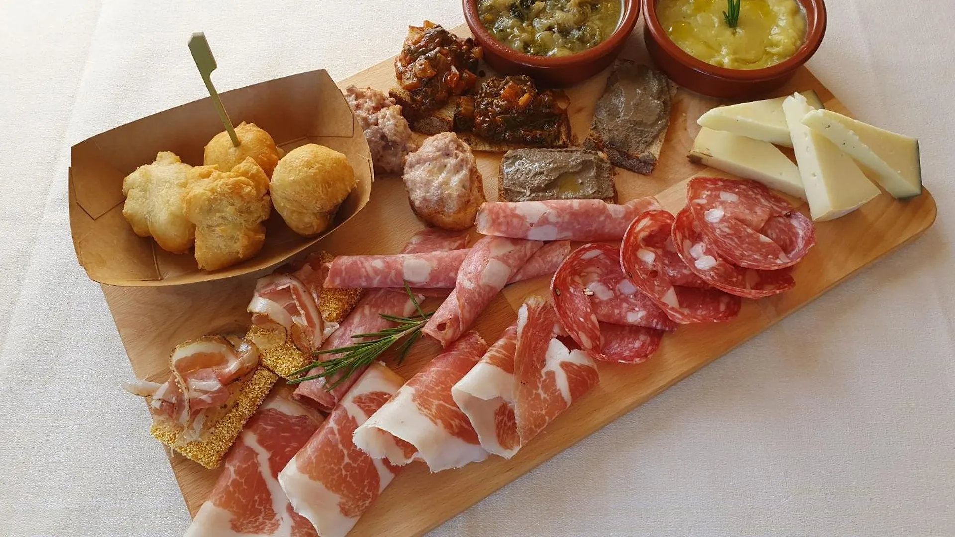 Agriturismo Polgara Lari Farm stay